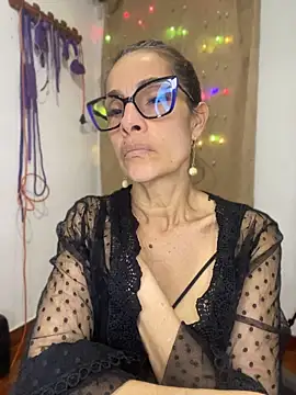 Goddess-Love- - show ass - show culo