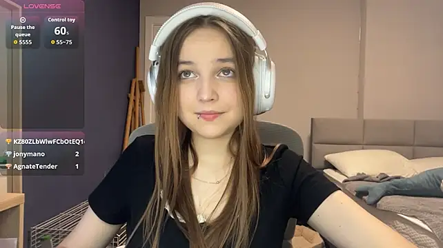 LunaBunny666 - naked tits play