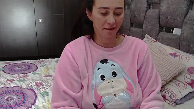 Sara_hott_1 - to be completely naked