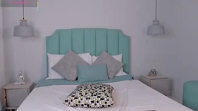 Nela_moretti - Show ass in doggy + slap x15