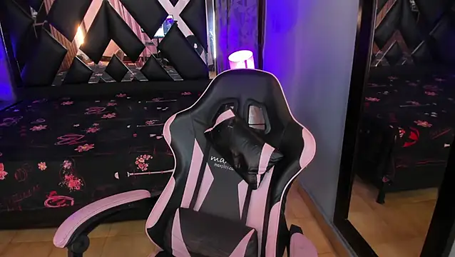 Linda4Petite
