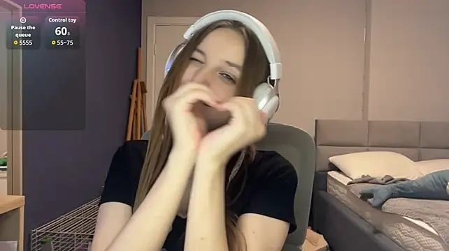 LunaBunny666 - naked tits play