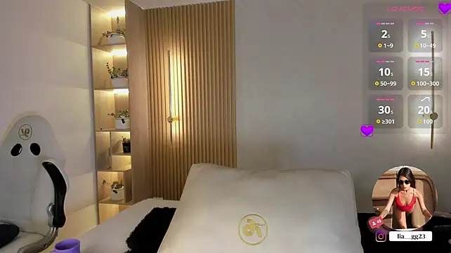 Liah_cleir - 🔥Oil my boobs and play with nipples