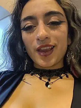 Lila_Desiree - Show tits on a public terrace