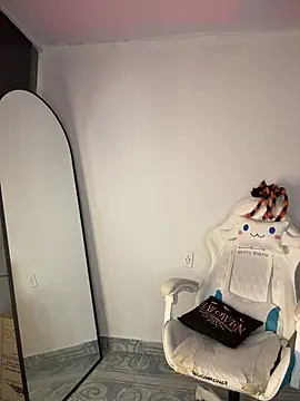 Meganthompsonn22 - naked