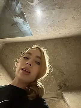 Isabella-gaviria - FUCK MY PUSSY IN MENS BATHROOM👿🥵