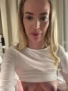 Katharina_Wagner - Striptease🔥