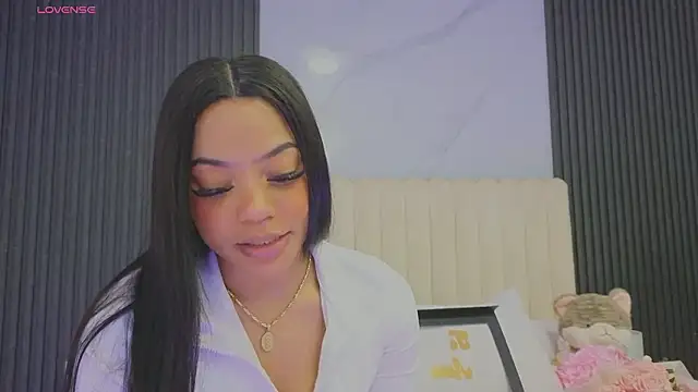 Madiee_Rhea - Sensual striptease