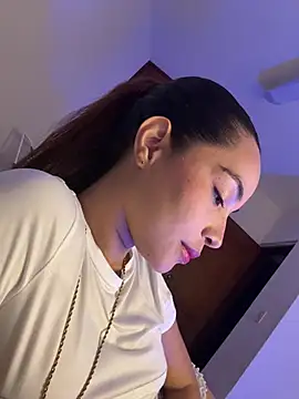 AkiraY10 - OFF PANTY AND TWERKINGHOT
