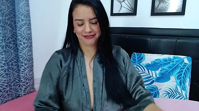 KellyJoness_ - Make me moan and wet with pleasure