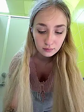 LollyPollly - SQUIRT WHILE STRANGER IN CABIN