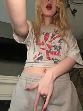 MarlboroWeb - finger blowjob + close up