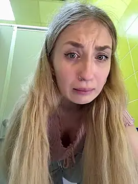 LollyPollly - SQUIRT WHILE STRANGER IN CABIN