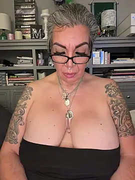 Dieseldame1313 - Hey guys topless dance