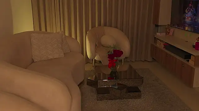 Julie_Belle_ - shw ass in doggy ithout panty
