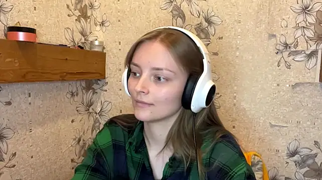 EmyMiu - Squeeze cheeks