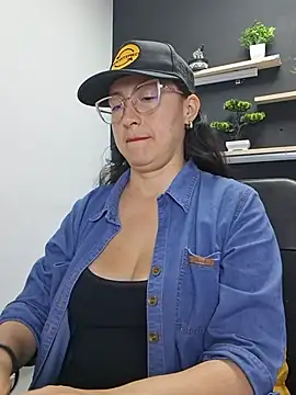 Lauryn_Jones - show my tits