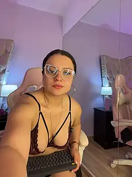 Giigii_Hadiid_ - U CAN SEE MY BOOBS