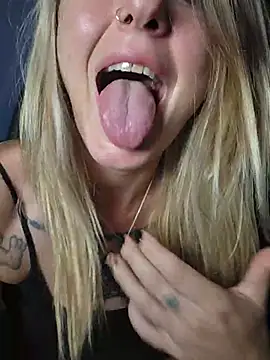 SheIsSomething - Torso ride squirt outside