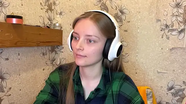 EmyMiu - Squeeze cheeks