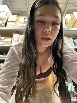 Alyshanon18 - BOOBS OUT 2MIN😱🥵