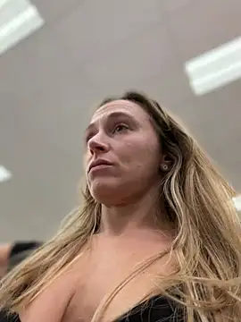 Lunagirl13 - Make me naughty & moan while I shop 😈😻