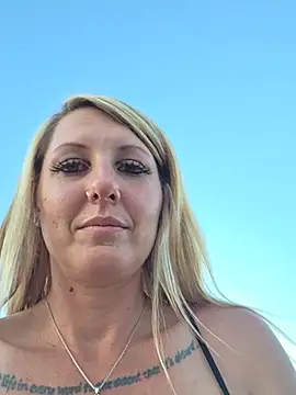 SheIsSomething - Torso ride squirt outside