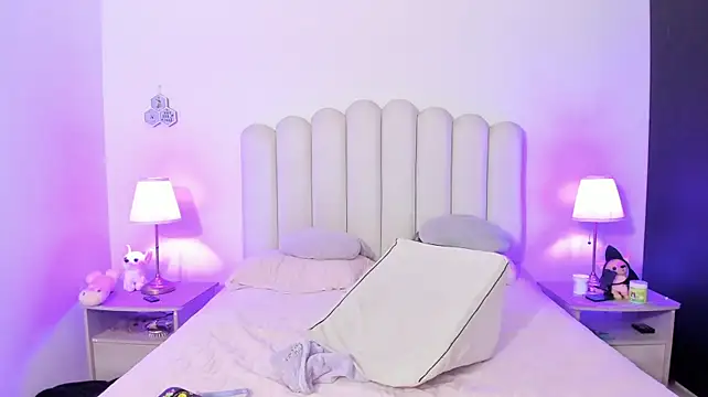 SofieBunnie - play boobs