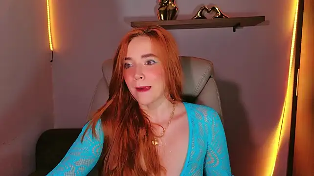 Scarlet_19 - Suckkk dildo and show boobs