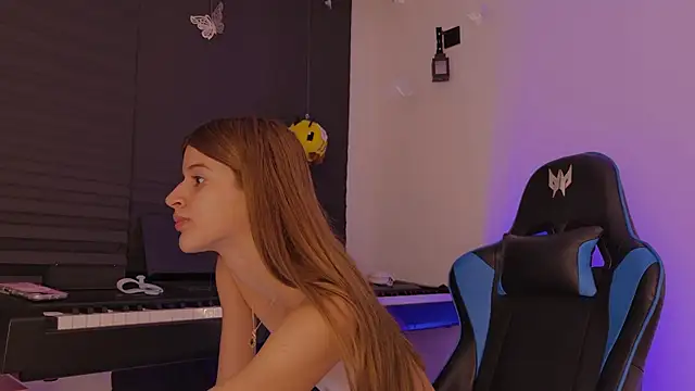 Nora_Vennucci - SHOW YOUR BOOBS<3