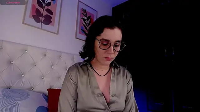 Barbie_Goddess - lick and worship my feet in your face