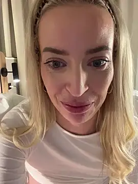 Katharina_Wagner - Striptease🔥