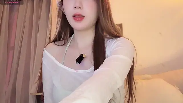 Qqqq0808 - 看看里面穿了什么