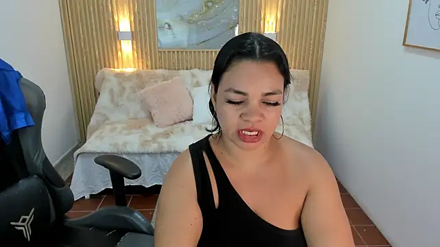 Cloe_35 - suck my tits