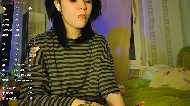Sofia_Lacosta - make cut on my feet