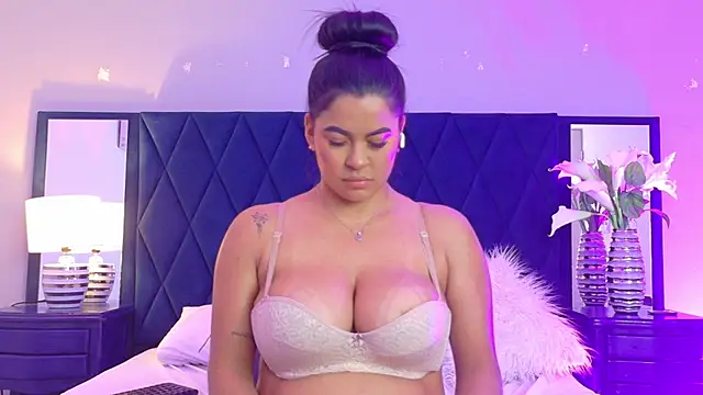 Margaret_Saunders - Flash Boobs + Spank x5 💥🍒