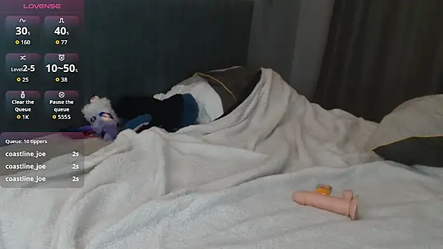 Bumblevibe - dildo in pussy