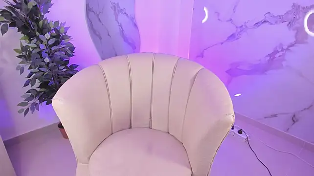 Kendallrose__ - anal show one finger in ass