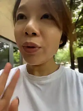 Si-si-love - 明天户外找个陌生人摸我的胸