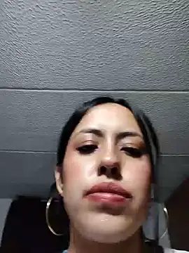 Queen_Ashly - 2 Fingers in the ass🔥