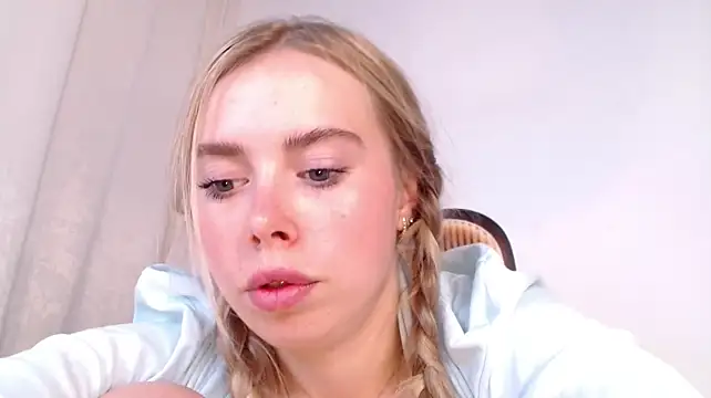 Sofiaa_here - 2 fingers in pussy