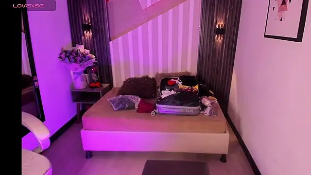 LittleeStar - show tits