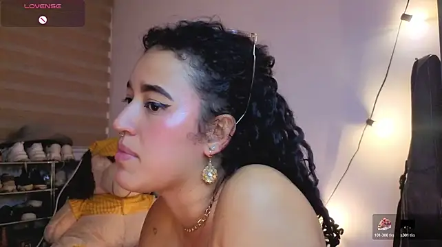Arianna_n_Gema - SUCK FEET AND PLAY WITH PUSSY