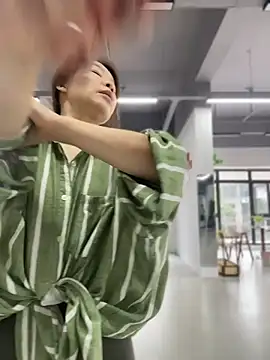 Si-si-love - 明天户外找个陌生人摸我的胸