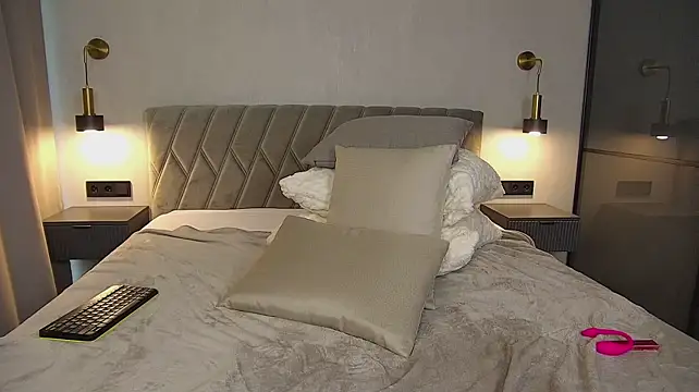 Kitty_Asstronaut - massage my boobs with oil