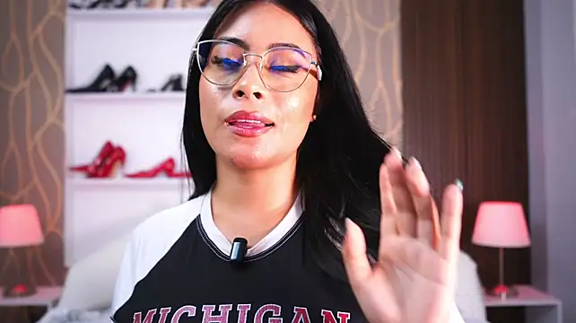 Camilaperson - spanking cameltoe in topless