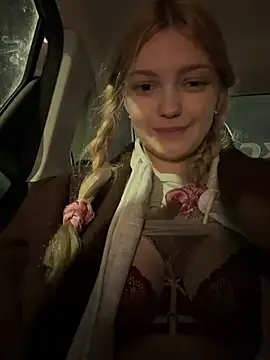 Elsawhere - show ASS IN PANTIES ONLY on street😱🌳