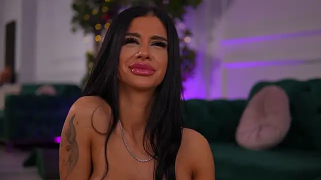 ArinaCarter - Finger pussy till gets creamy
