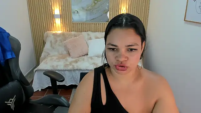Cloe_35 - suck my tits