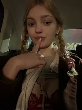 Elsawhere - show ASS IN PANTIES ONLY on street😱🌳